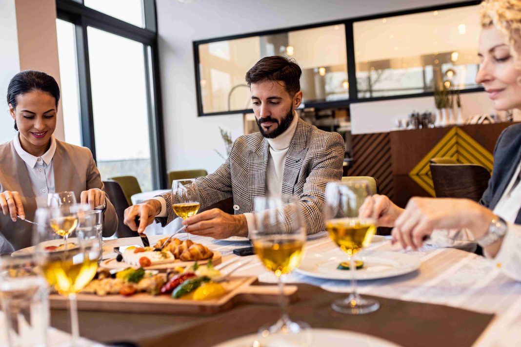 Why Professionals Prefer Friday Business Lunch Dubai Options